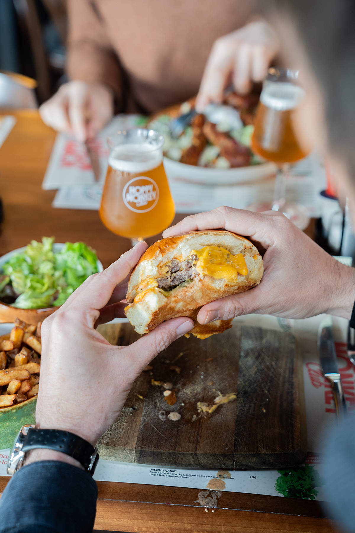 hoppy monkey burger verre bière frites