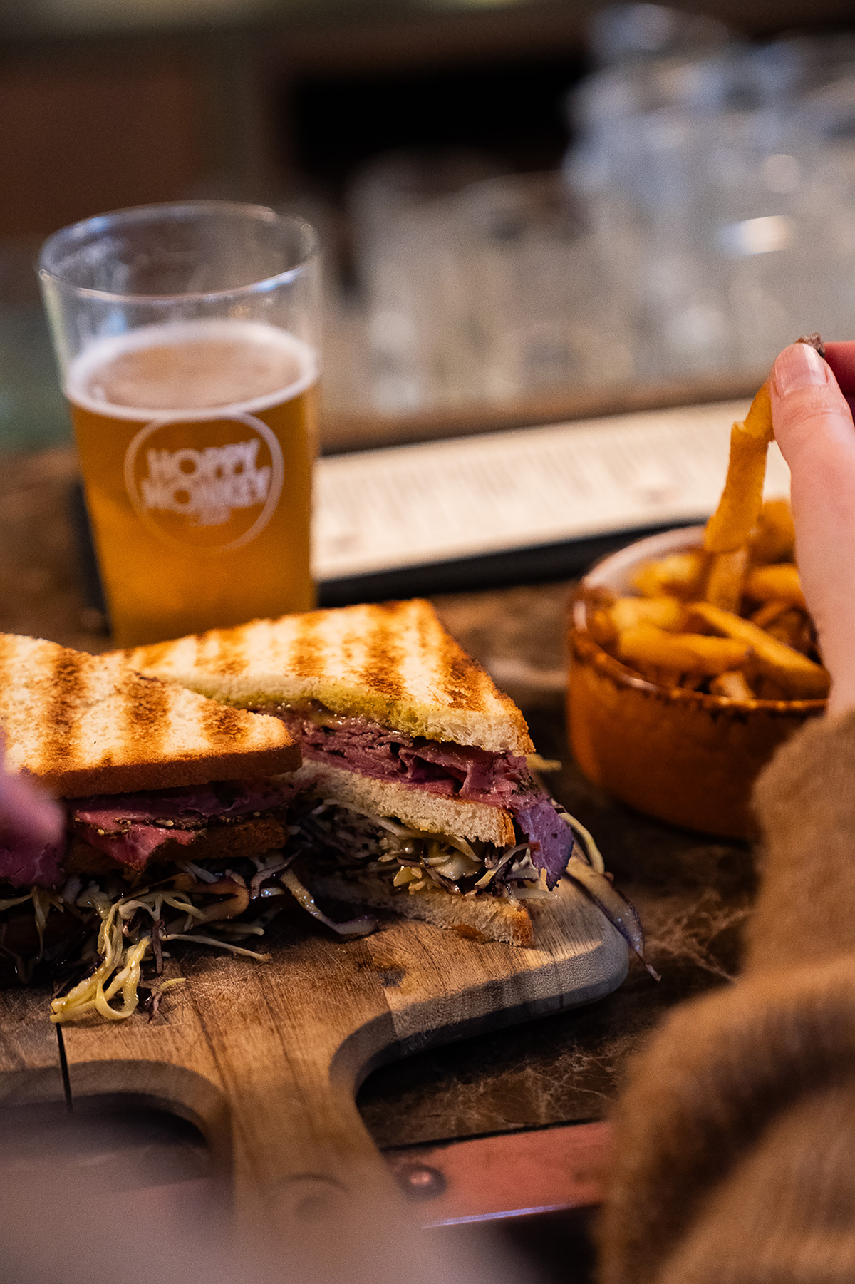 hoppy monkey frites verre bière sandwichs