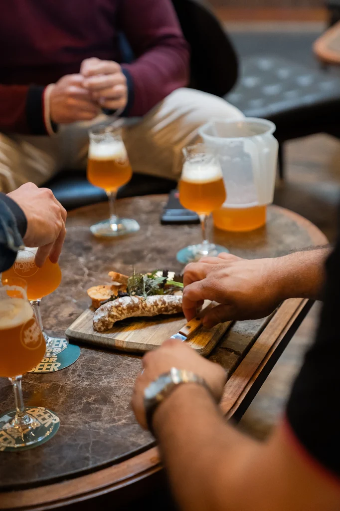 Top 5 des brasseries à Purpan : Hoppy Monkey Club en tête. Bières artisanales locales, cuisine maison, terrasses et happy hours pour trinquer à l’ouest de Toulouse.