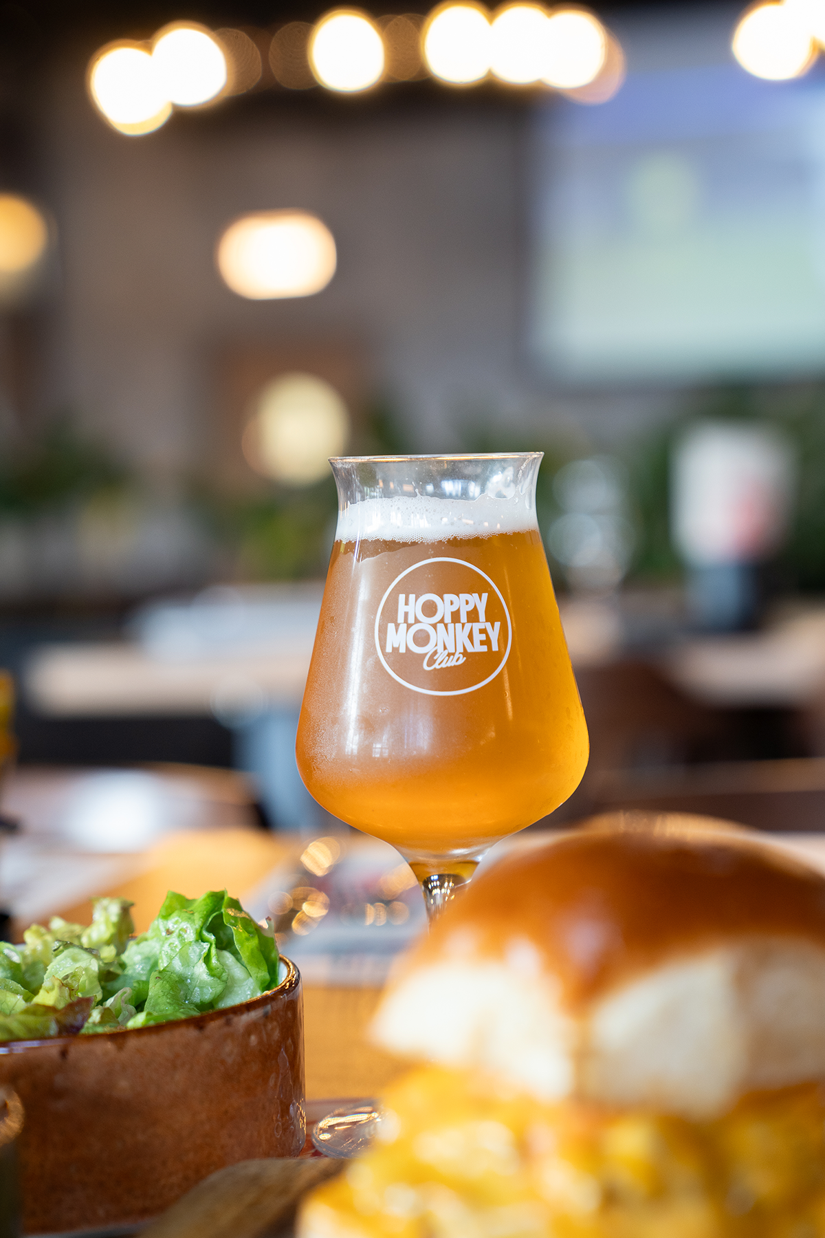 hoppy monkey verre bière salade burger